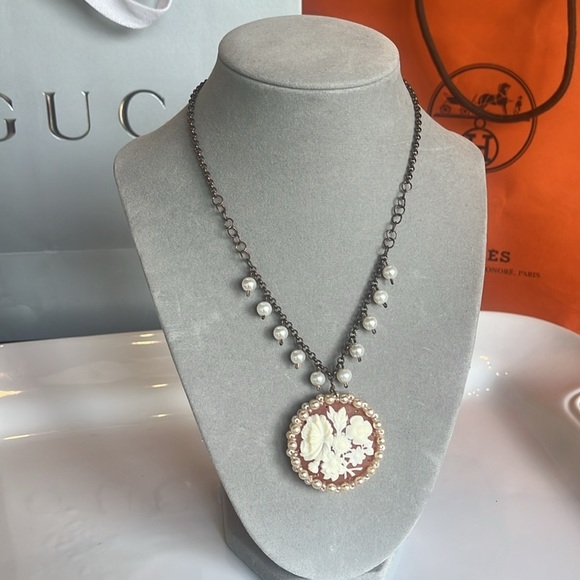 Vintage Boho Pearl and Cream Pendant Necklace - Picture 7 of 7